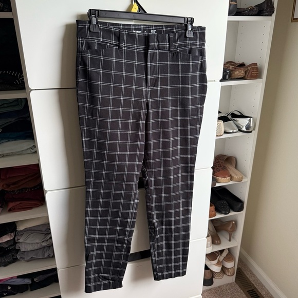 NWOT Old Navy High Rise Pixie Black Plaid Secret Smooth Pockets Pants Size 6P - Picture 5 of 6